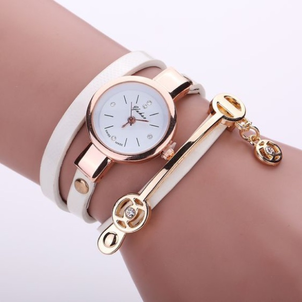 🤍NEW🤍 Women’s 3 Strap Watch